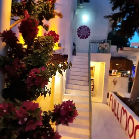Fullmoon Rooms Cesme 게스트하우스