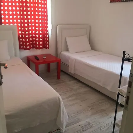 Fullmoon Rooms Cesme 게스트하우스 *