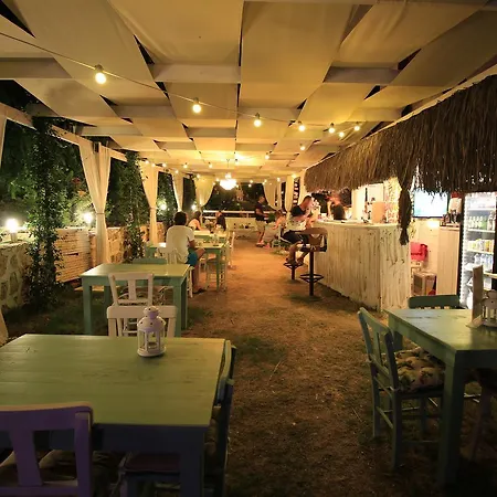 Fullmoon Rooms Cesme 게스트하우스 *